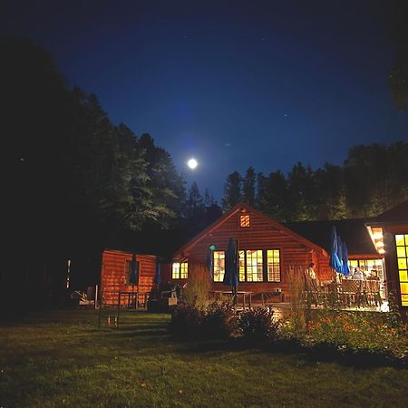 Отель Haliburton Post House Minden Экстерьер фото