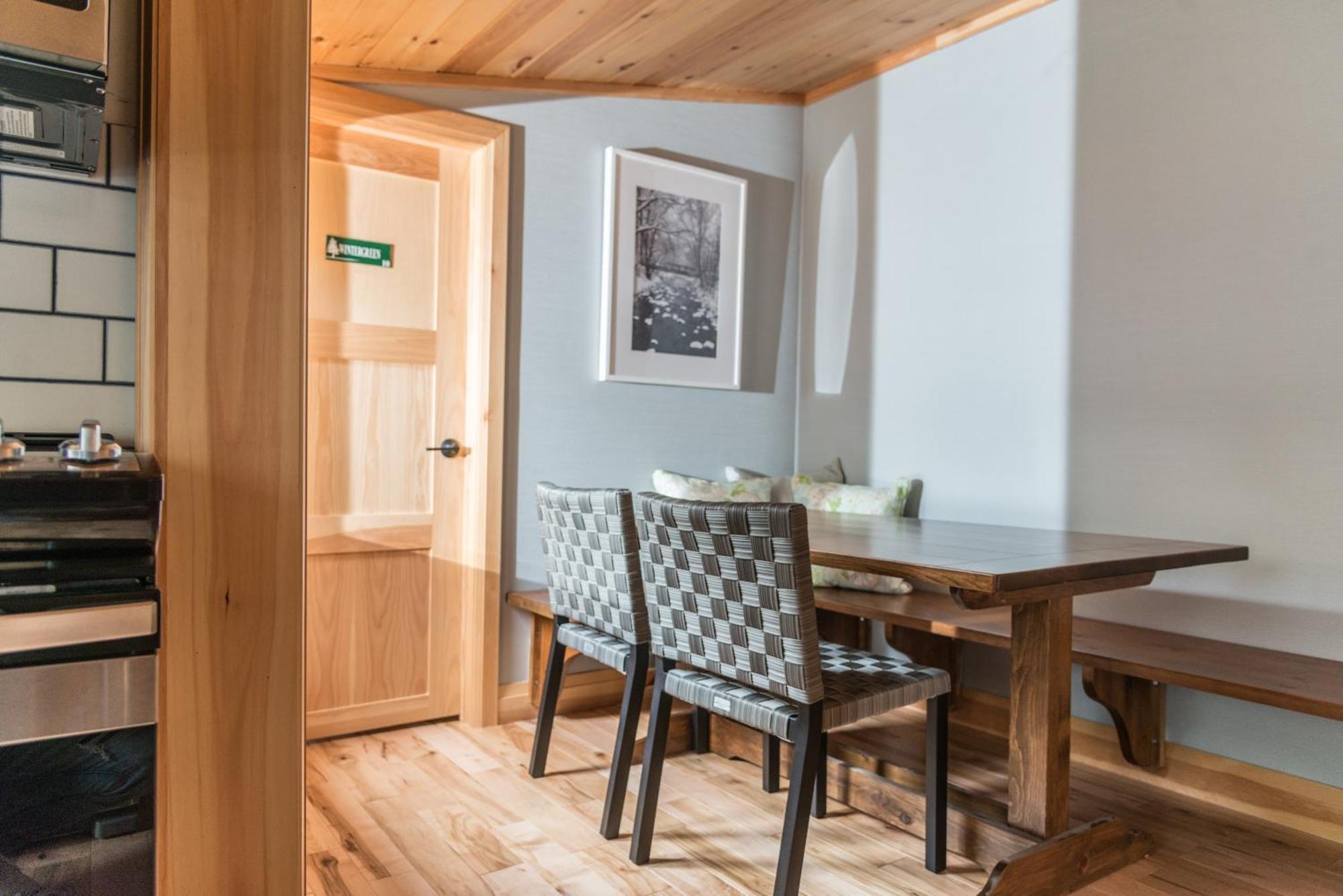 Отель Haliburton Post House Minden Экстерьер фото