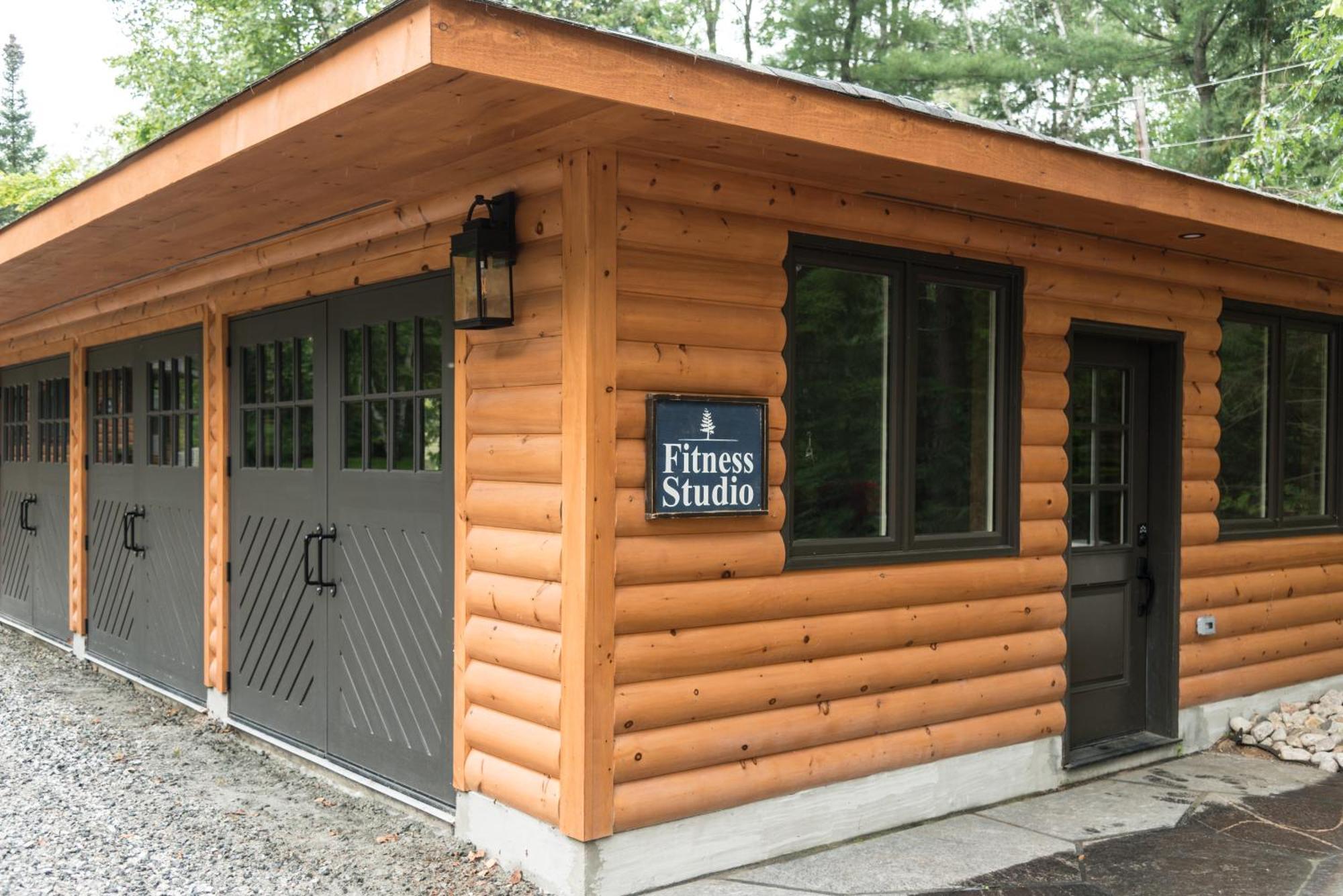 Отель Haliburton Post House Minden Экстерьер фото