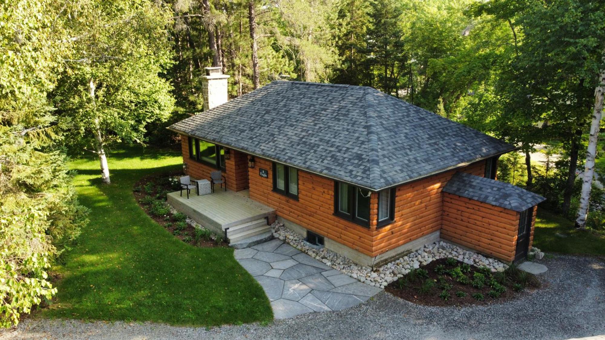Отель Haliburton Post House Minden Экстерьер фото