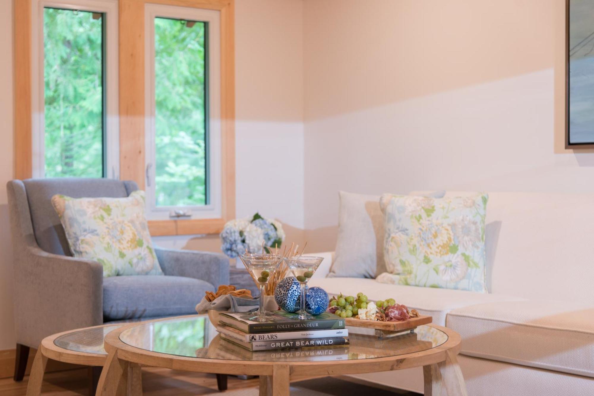 Отель Haliburton Post House Minden Экстерьер фото