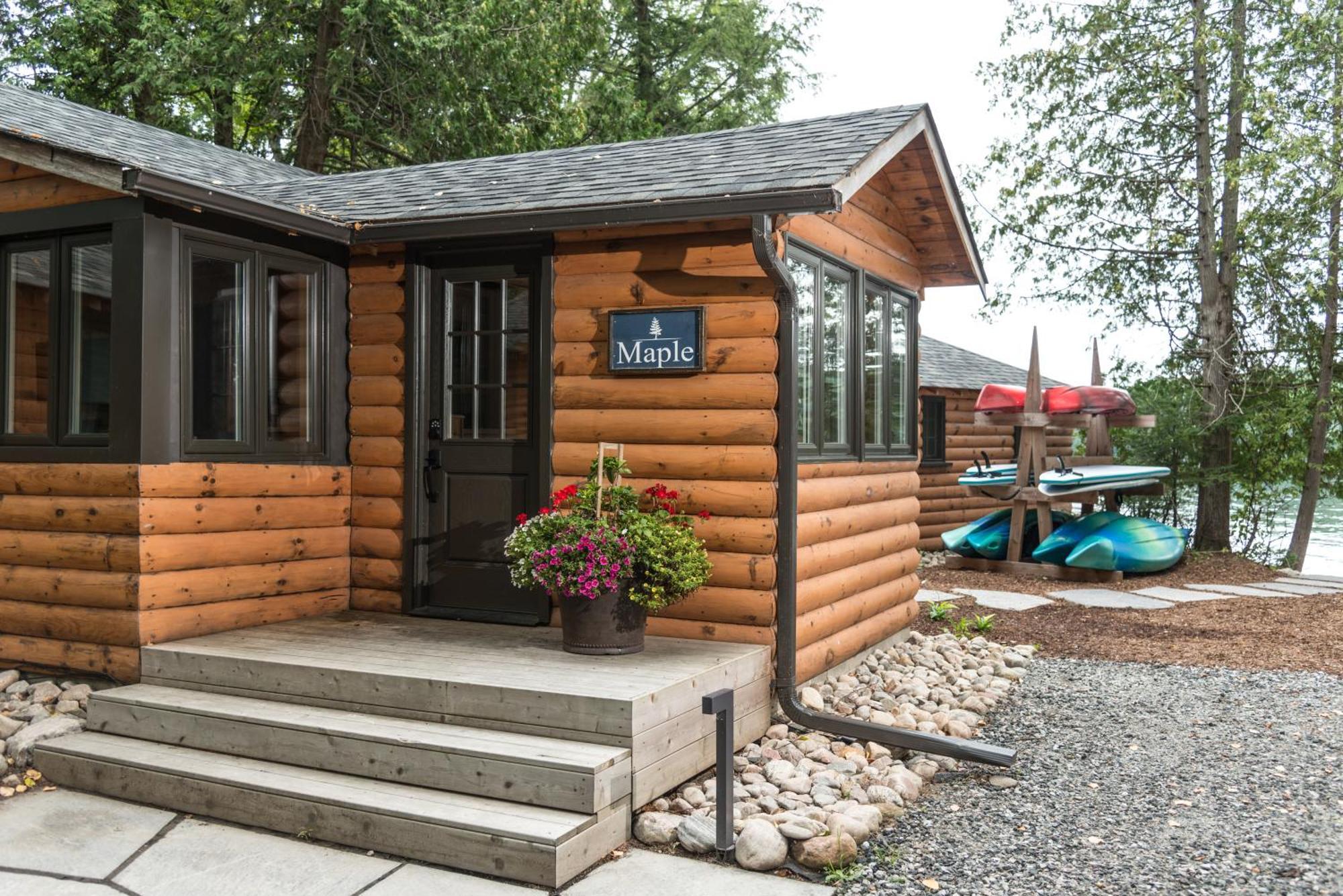 Отель Haliburton Post House Minden Экстерьер фото
