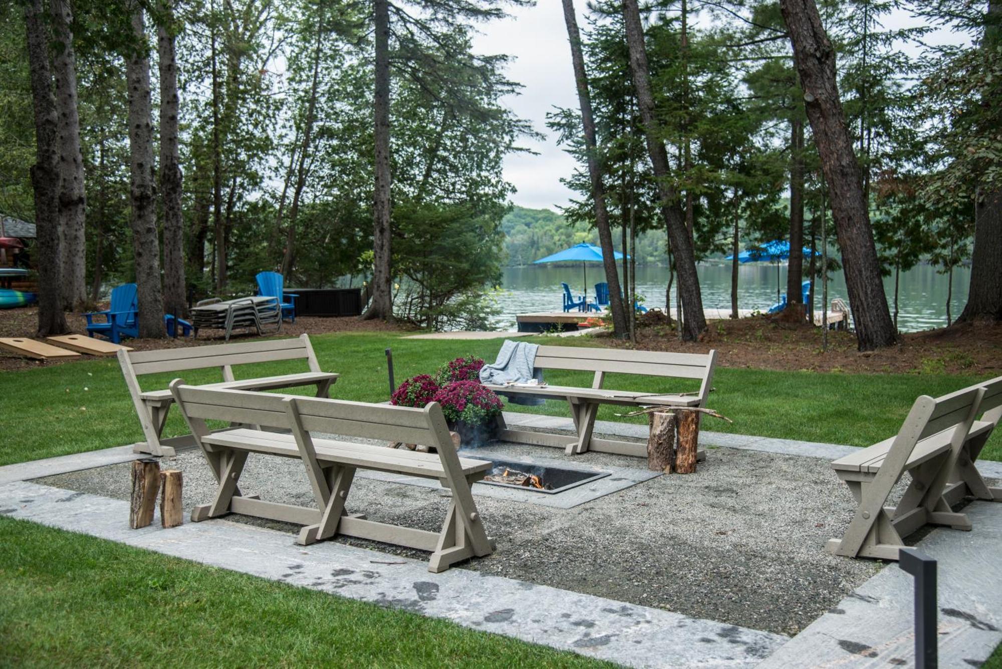 Отель Haliburton Post House Minden Экстерьер фото