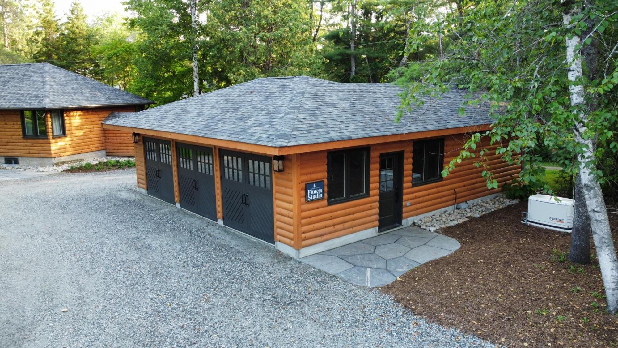 Отель Haliburton Post House Minden Экстерьер фото